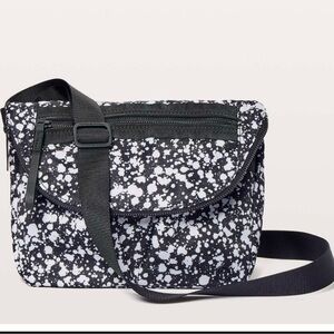 Lululemon Festival bag, great bag with crossbody capability!